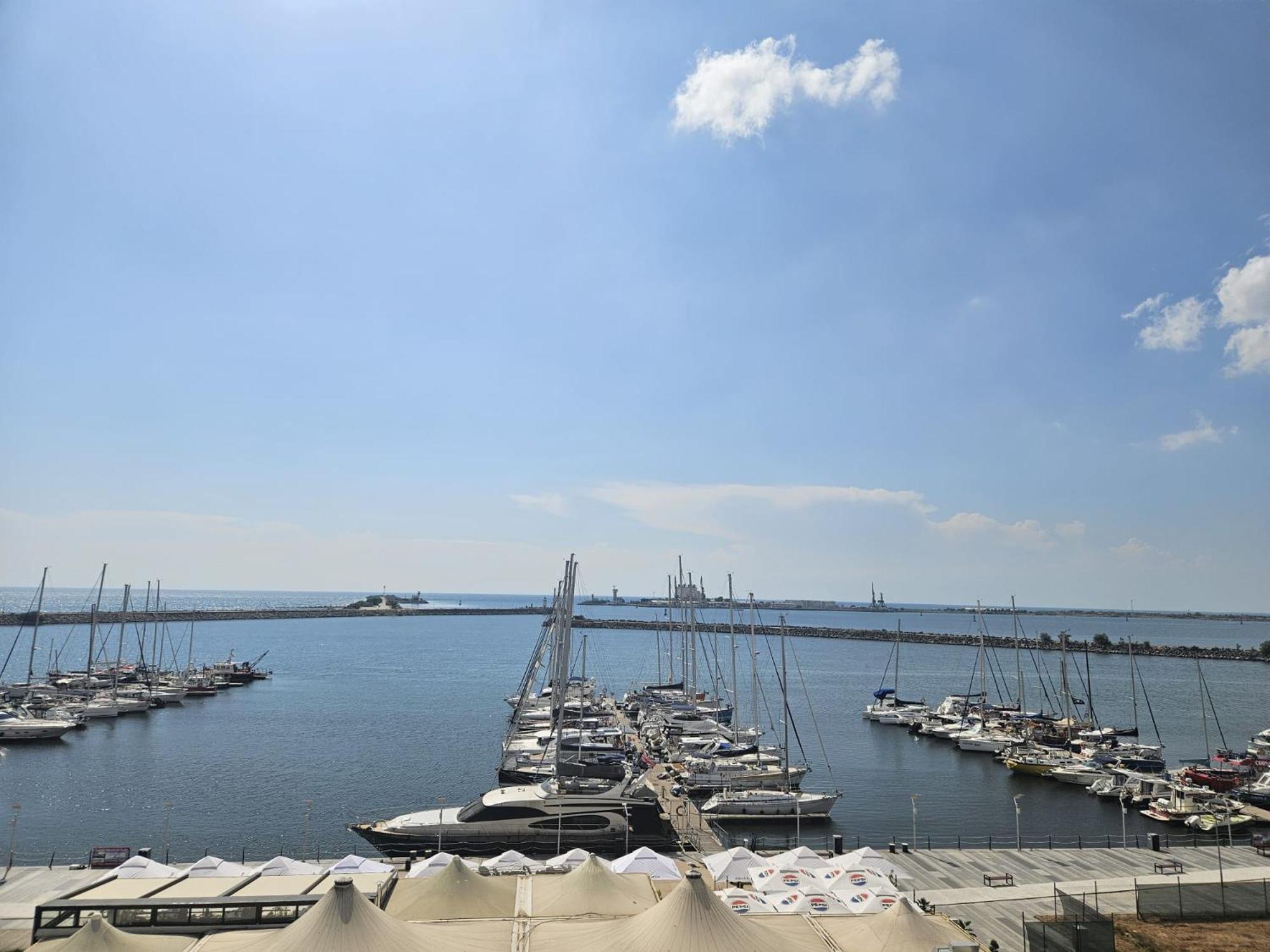 شقة Blue Marina Sea View مانغاليا المظهر الخارجي الصورة